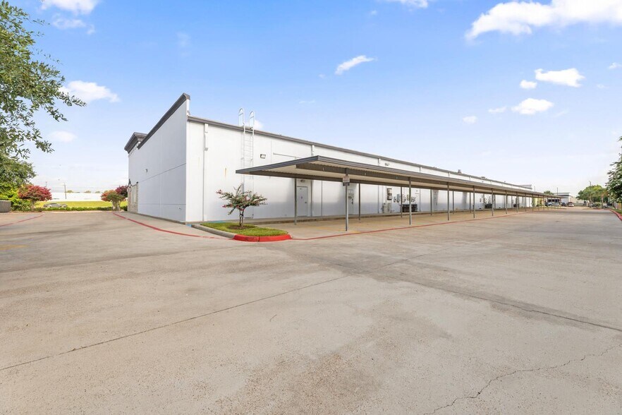 More Photos Of 5614-5650 E Sam Houston Pky N, Houston Medical For Lease