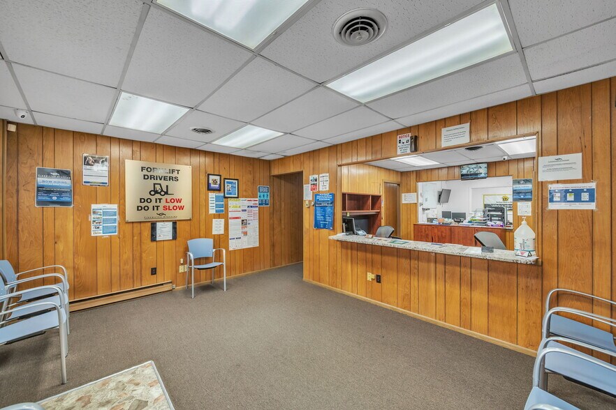 More Photos Of 600-604 W Washington St, Suffolk Storefront Retail Office For Sale