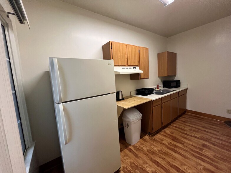 More Photos Of 1527 N McCadden Pl, Los Angeles Dormitory For Lease