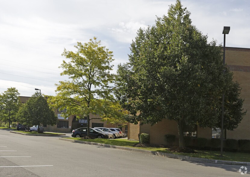 More Photos Of 155 Frobisher Dr, Waterloo Office For Lease
