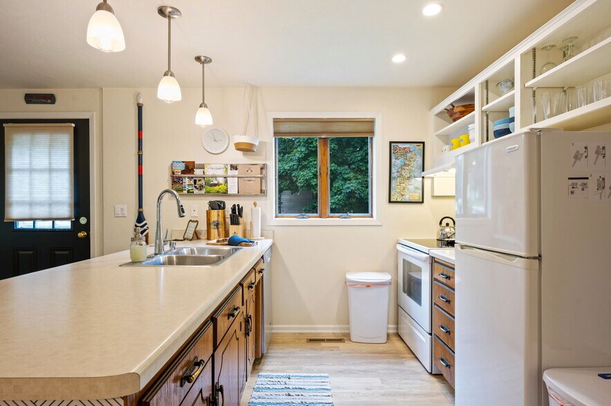 More Photos Of 4113 Main St, Fish Creek Storefront Retail Residential For Sale