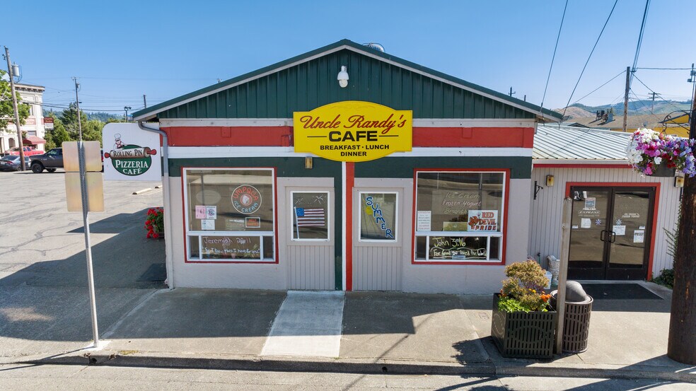 More Photos Of 29 W 1st St, Coquille Restaurant For Sale