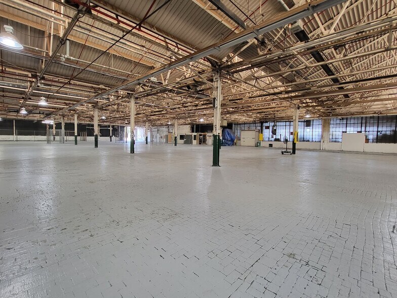 More Photos Of 60 Baldwin Ave, Pontiac Warehouse For Lease