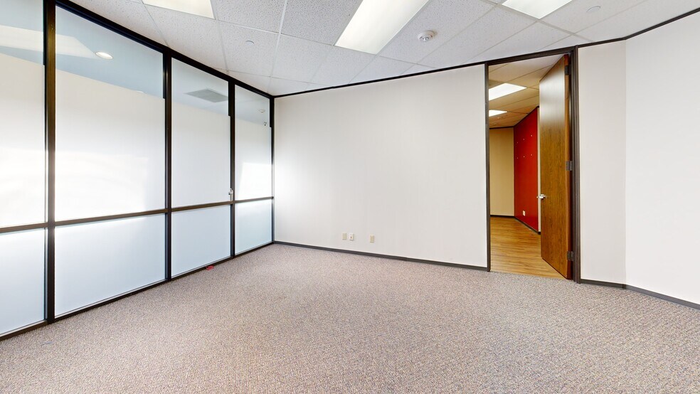 More Photos Of 11767 Katy Fwy, Houston Office For Lease