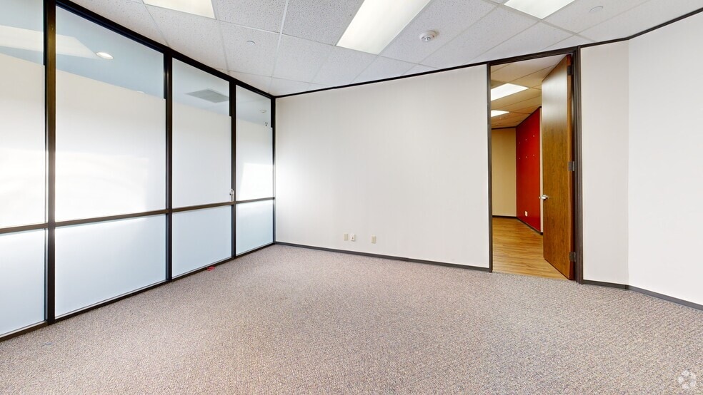 More Photos Of 11767 Katy Fwy, Houston Office For Lease
