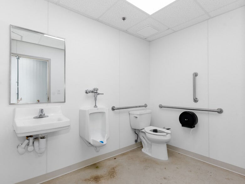 More Photos Of 26336 S Heritage Dr, Elwood Warehouse For Sale