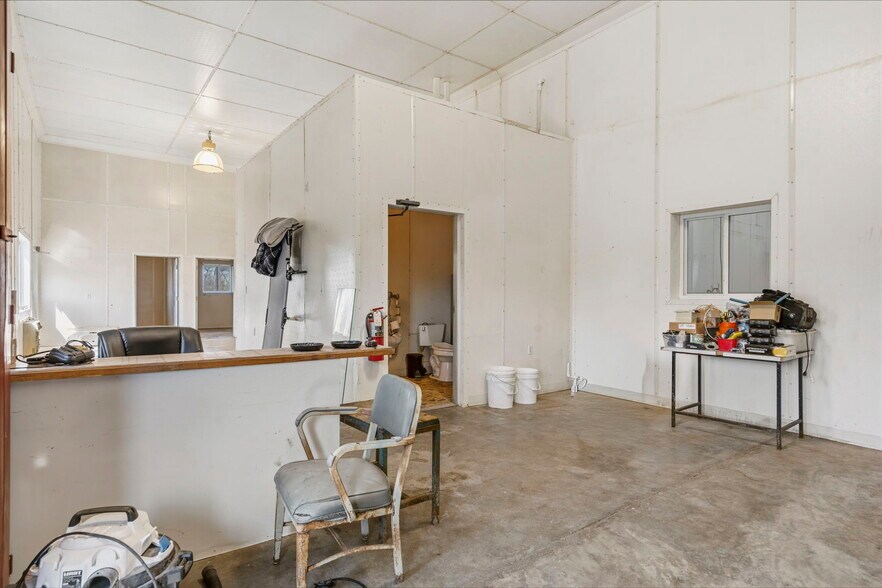 More Photos Of 306 SE Highway AA, Clinton Industrial For Sale