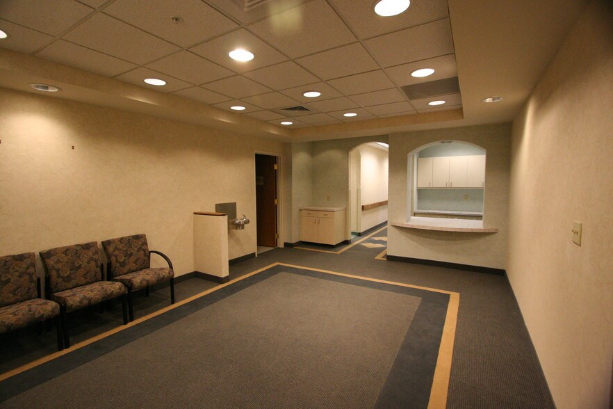 More Photos Of 5250 Hahns Peak Dr, Loveland Office For Lease