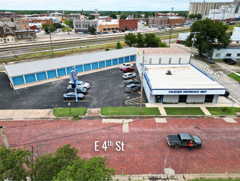 More Photos Of 130 E 4th St, Newton Freestanding For Lease