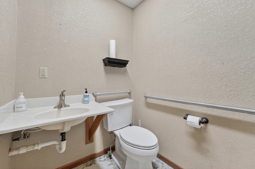 More Photos Of 533 S Main St, West Bend Office For Sale