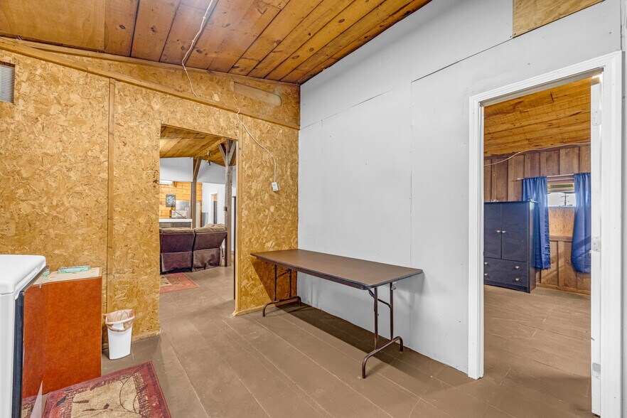 More Photos Of 252 Komplex Dr, Carnesville Warehouse For Sale