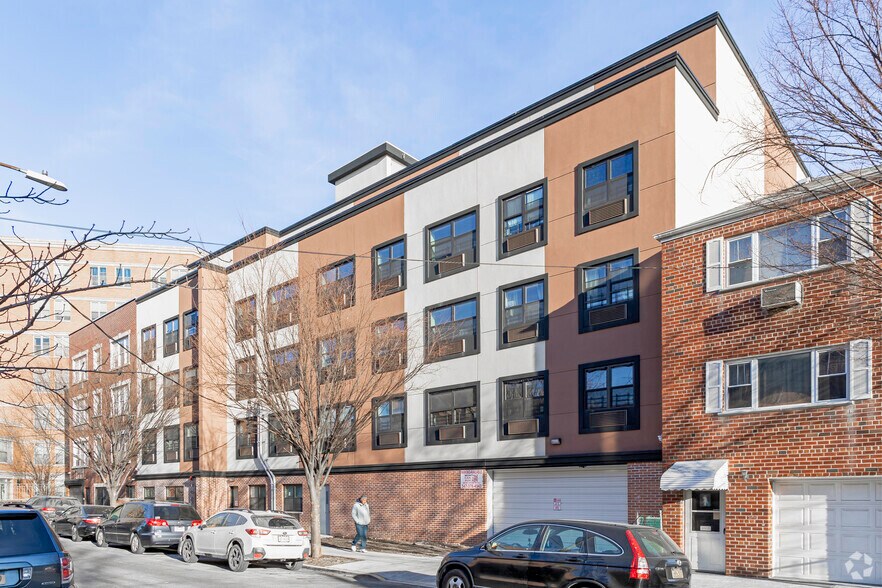 Primary Photo Of 2422 Lyvere St, Bronx Apartments For Sale