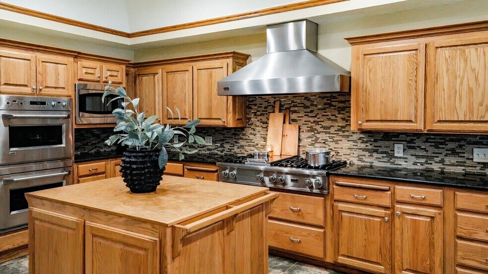 More Photos Of 352 MO-245, Dadeville Horse Stables For Sale