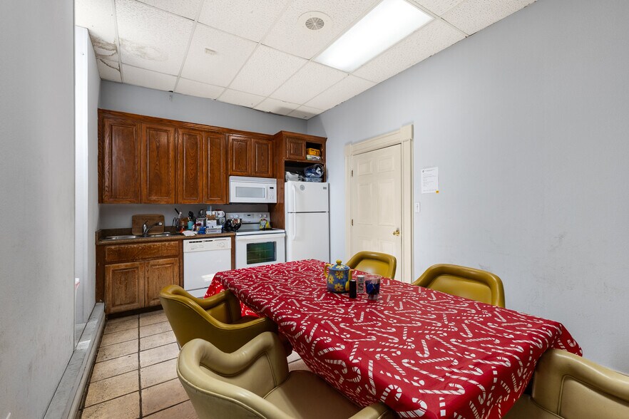 More Photos Of 3101 N 10th St, McAllen General Retail For Lease