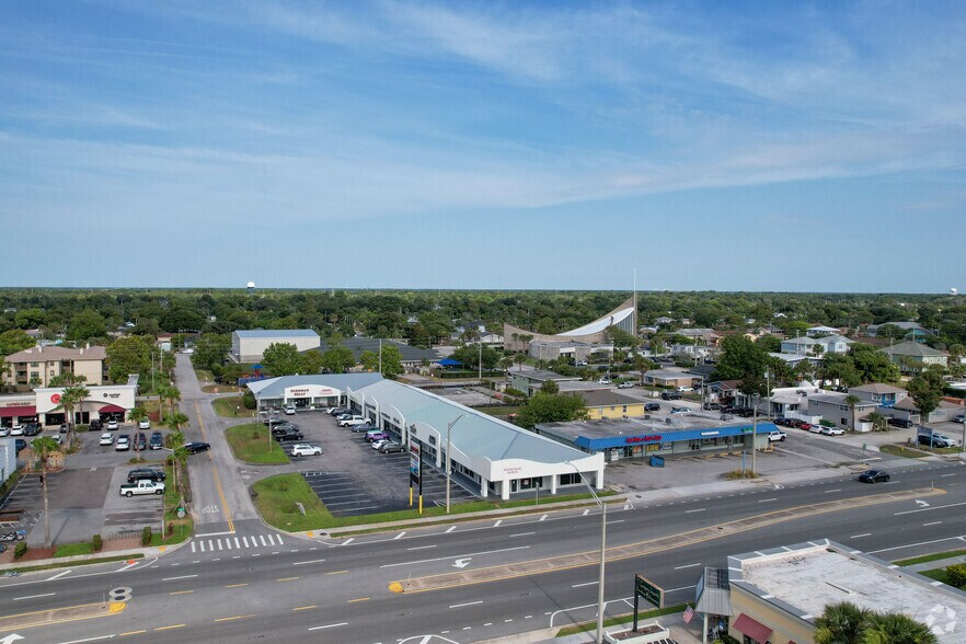 More Photos Of 301-329 10th Ave N, Jacksonville Beach Storefront For Lease
