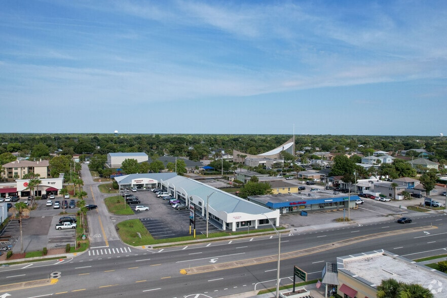 More Photos Of 301-329 10th Ave N, Jacksonville Beach Storefront For Lease