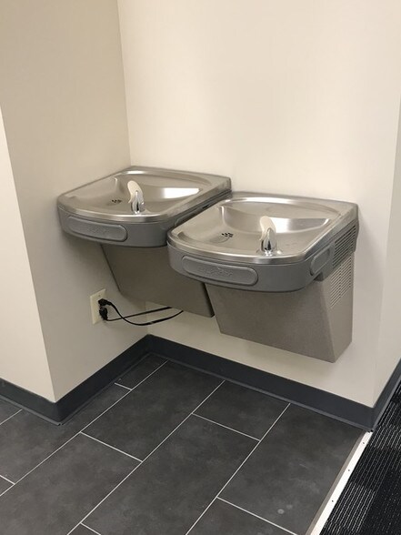 More Photos Of 2601 W University Blvd, Wheaton Office For Lease