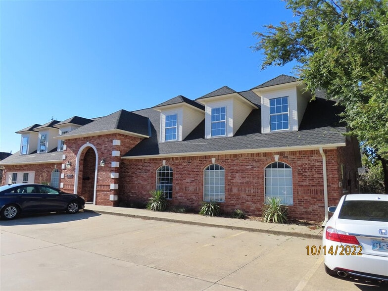 More Photos Of 2412 Palmer Cir, Norman Office For Sale