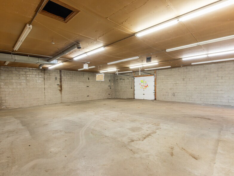 More Photos Of 66 Ralston St, Keene Distribution For Sale