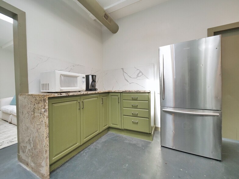 More Photos Of 9614-9616 MacArthur Blvd, Oakland Religious Facility For Lease