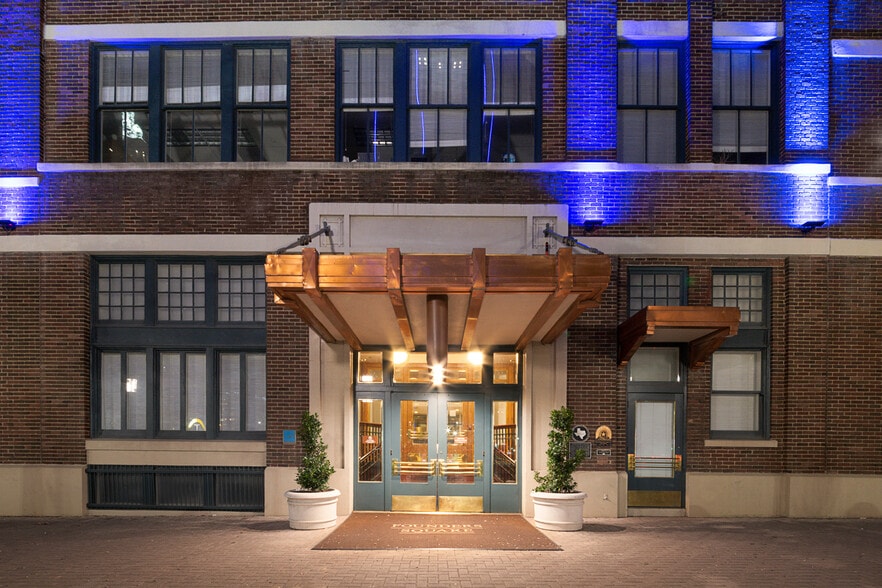 More Photos Of 900 Jackson St, Dallas Office For Lease