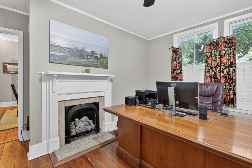 More Photos Of 1607 Norwich St, Brunswick Flex For Sale