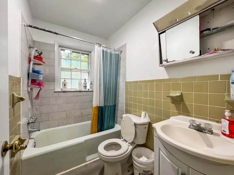 More Photos Of 144 Nottingham Dr, Forest City Apartments For Sale
