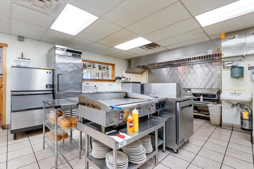 More Photos Of 5774 Duame Rd, Stiles Restaurant For Sale