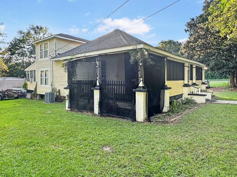 More Photos Of 1505 S Hwy 95A, Cantonment Freestanding For Sale