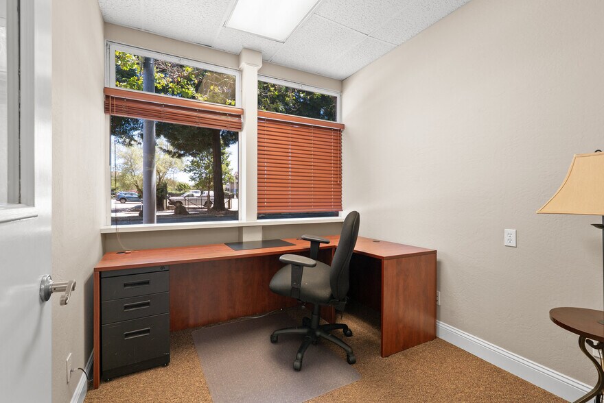 More Photos Of 129 Water St, Santa Cruz Office For Sale