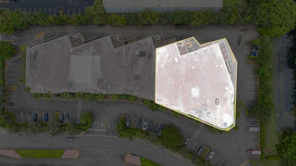 More Photos Of 10300-10380 NW 53rd St, Sunrise Distribution For Lease