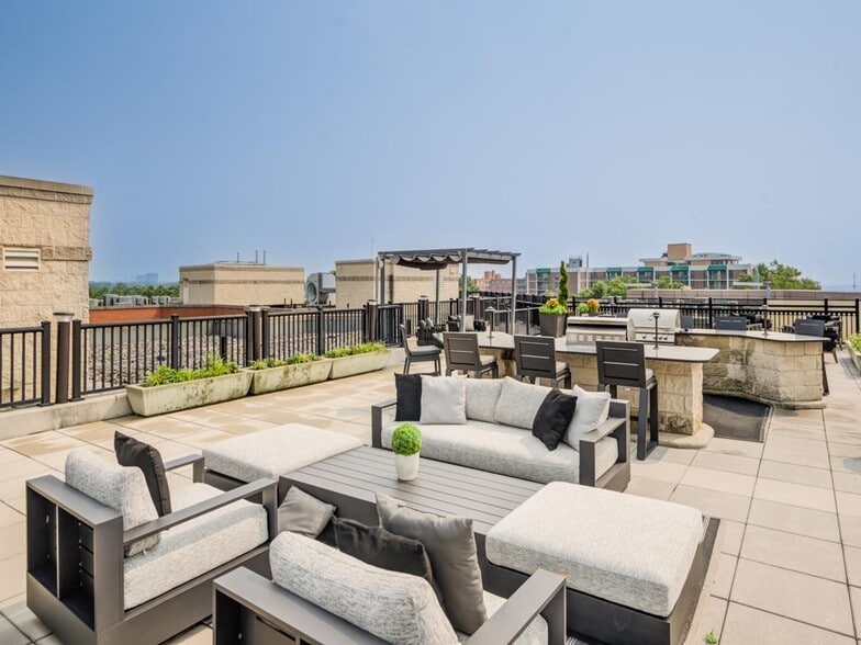 More Photos Of 2301 Columbia Pike, Arlington Apartments For Lease