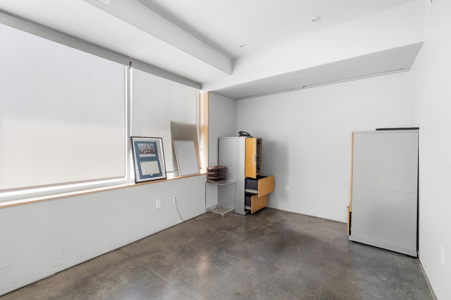 More Photos Of 2880-2880 1/2 W Valley Blvd, Alhambra Office Residential For Sale