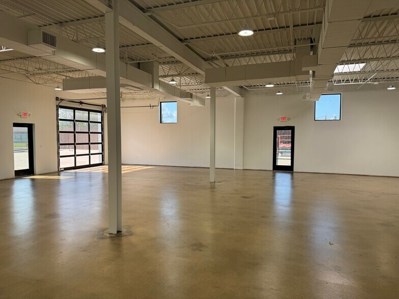 More Photos Of 4746 Memphis St, Dallas Light Distribution For Lease
