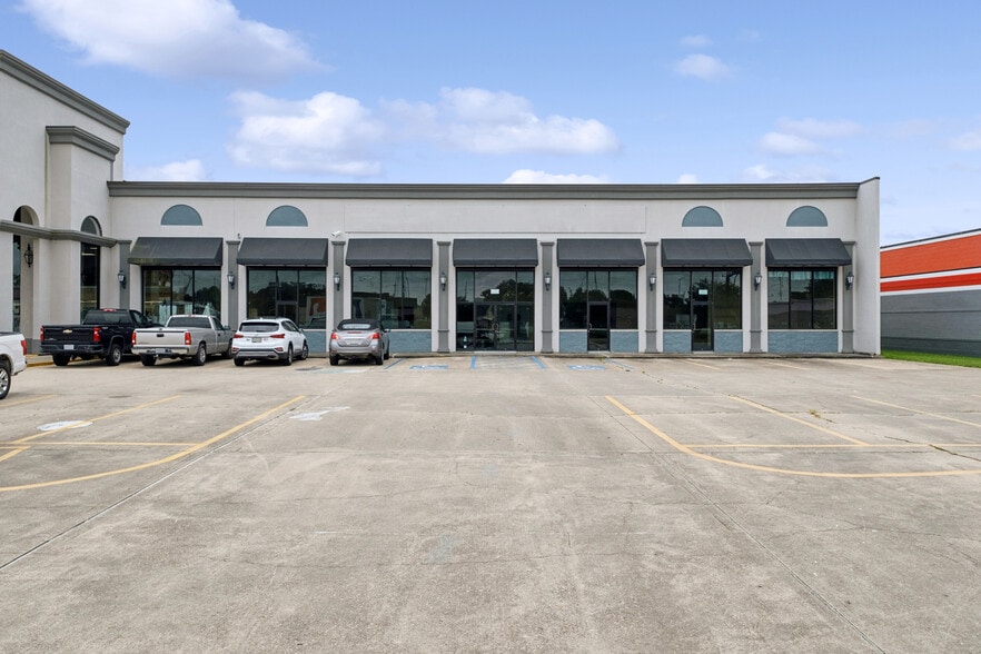 Primary Photo Of 8180 Earhart Blvd, New Orleans General Retail For Lease
