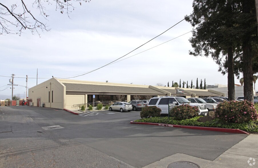 More Photos Of 2555 Scott Blvd, Santa Clara Warehouse For Lease