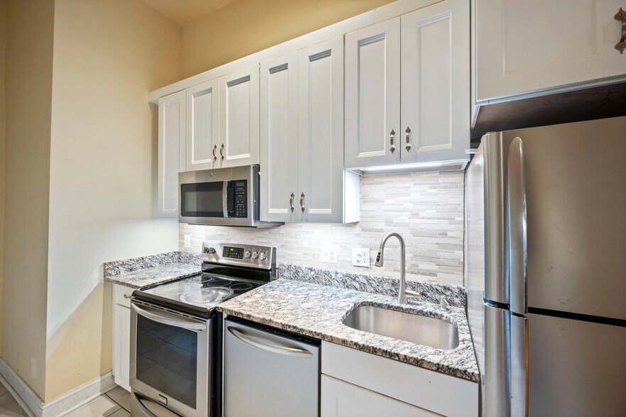 More Photos Of 338 N Charles St, Baltimore Storefront Retail Residential For Sale