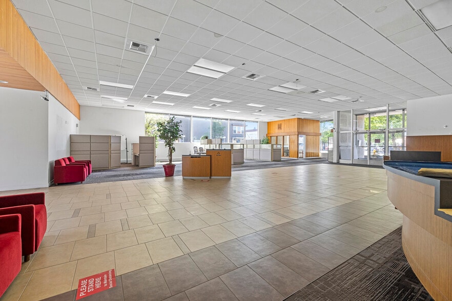 More Photos Of 501 N Olympic Ave, Arlington Bank For Lease