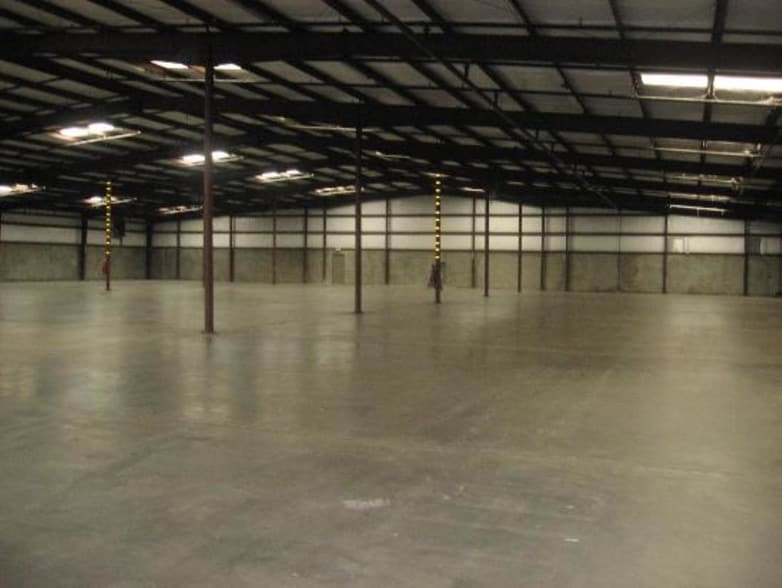 More Photos Of 1000 N Redmond Rd, Jacksonville Warehouse For Lease