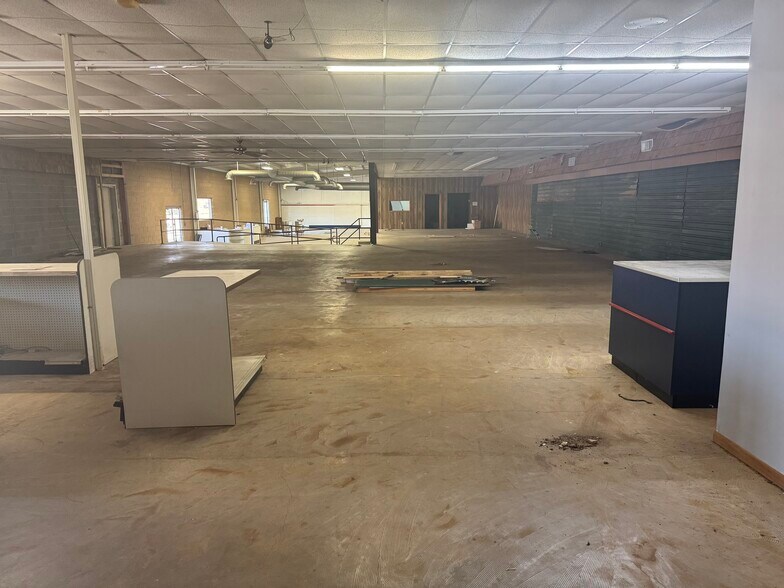 More Photos Of 100 East Main St, Hallsville Industrial For Lease
