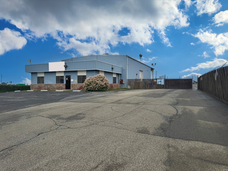 More Photos Of 19433 Colombo St, Bakersfield Service For Lease