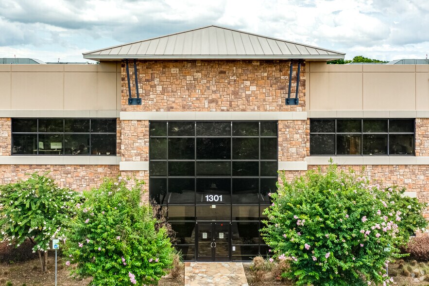More Photos Of 1301 Central Expy S, Allen Office For Lease