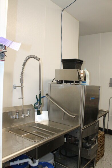 More Photos Of 145 S Main St, Saint Clair Specialty For Lease