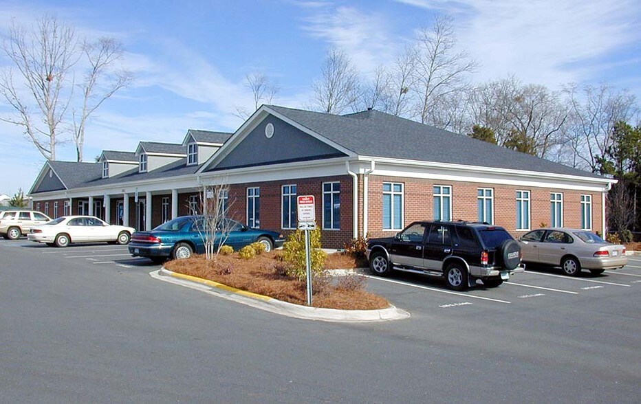 More Photos Of 10021 Park Cedar Dr, Charlotte Medical For Lease