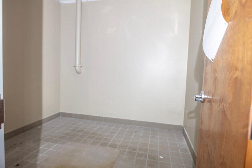 More Photos Of 109-123 Main St, North Andover Unknown For Lease