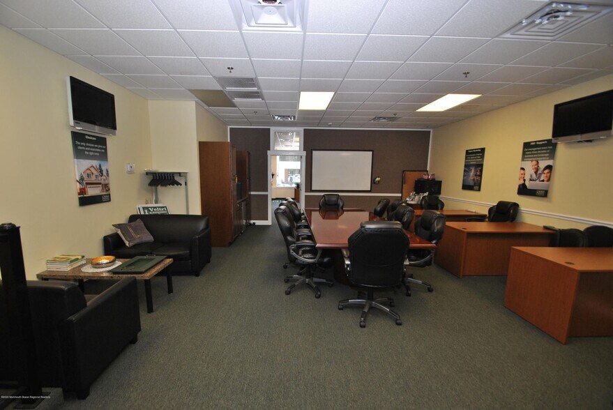 More Photos Of 34-38 Main St, Toms River Office For Lease