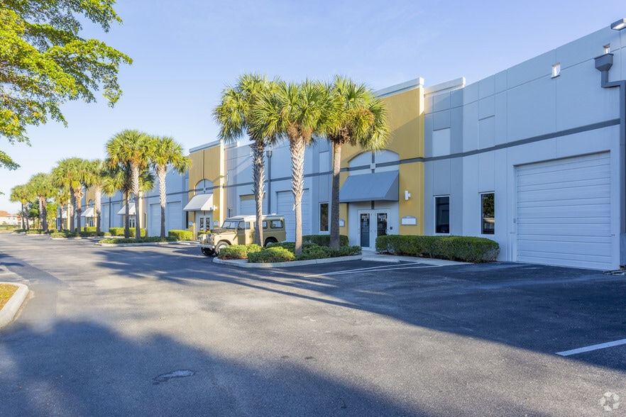 More Photos Of 12960 Commerce Lakes Dr, Fort Myers Warehouse For Lease