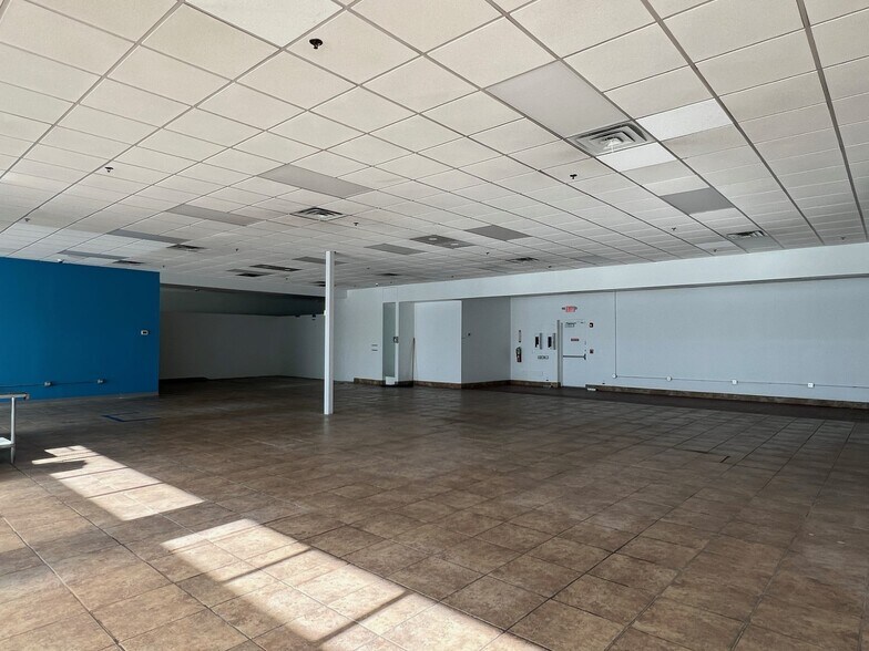 More Photos Of 2662-2674 W Washington St, Waukegan Unknown For Lease