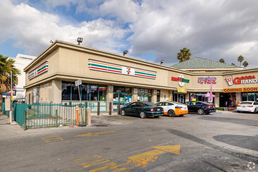 More Photos Of 1870-1890 S Western Ave, Los Angeles Freestanding For Lease