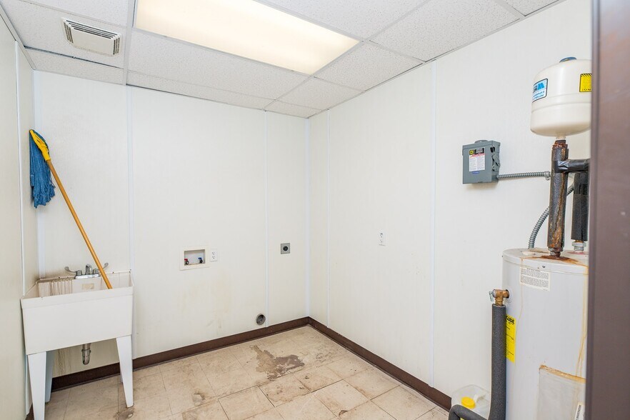 More Photos Of 707 N Scott Ave, Wichita Falls Office Residential For Lease